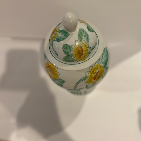 Vintage ginger jar white yellow sunflowers with green stem gorgeous home decor - Picture 6 of 8